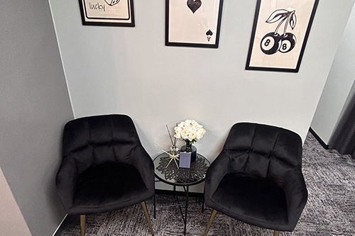 レグルスゼロ名駅店待合室