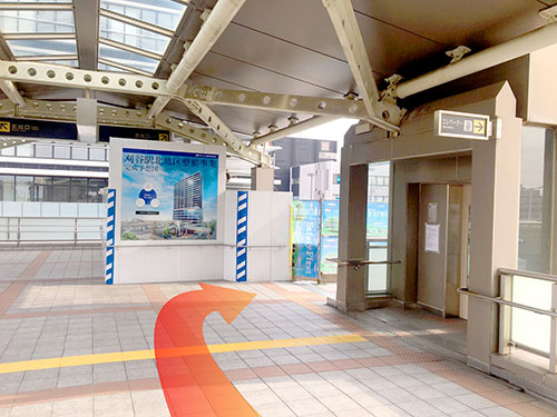 改札を出たら北口に向かって進み、北口6番出口から外に出てください